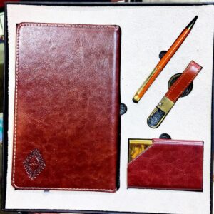 ست مدیریتی چرمی ۱۴۰۴ – سررسید، جاسوئیچی، جاکارتی و خودکار با چاپ لیزری اختصاصی